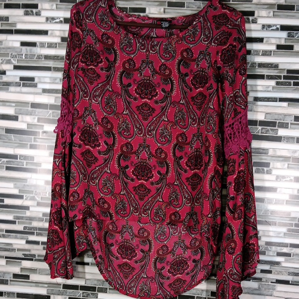 Rue21 XS Burgandy & Black Paisley Bell Sleeve Blouse Flowy High- Low Holiday